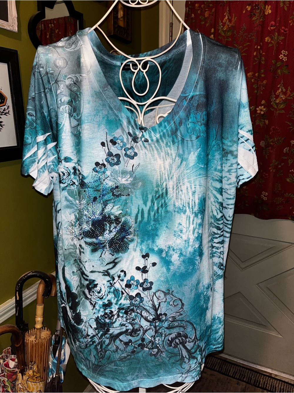 Level Eight Plus Teal Photo Print Rhinestone Floral V-Neck Top 3X
